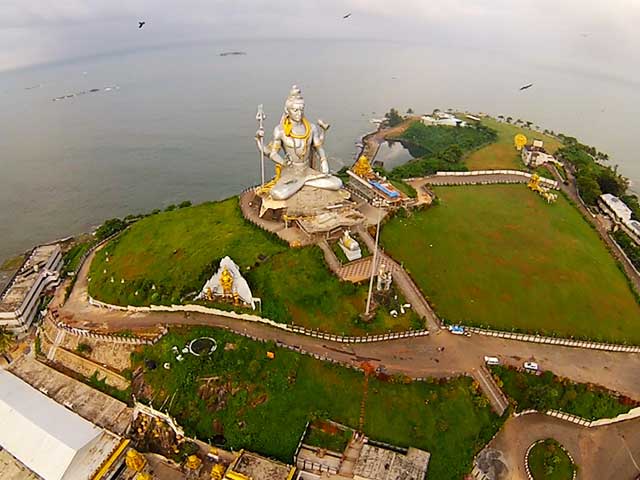 Did You Know Of This Largest Shiva Statue On The Beach In Karnataka