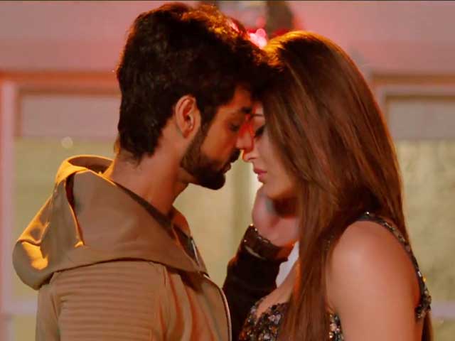 Badnamiyan Song Review - The Sensuous and Romantic Track From Hate Story 4