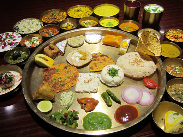 Here’s What You Can Expect In A Kathiawadi Thali - HotFridayTalks